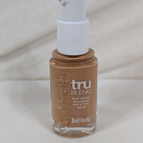 Covergirl Soft Honey Foundation m7 - Picture 1 of 2